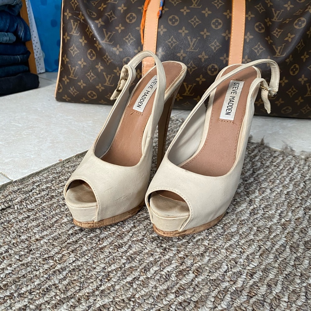 Steve Madden nude sling back heels